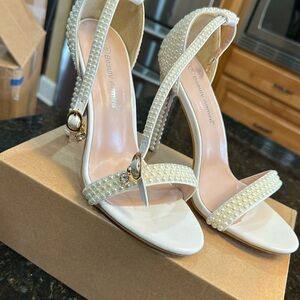 Pearl Cream Heels !!